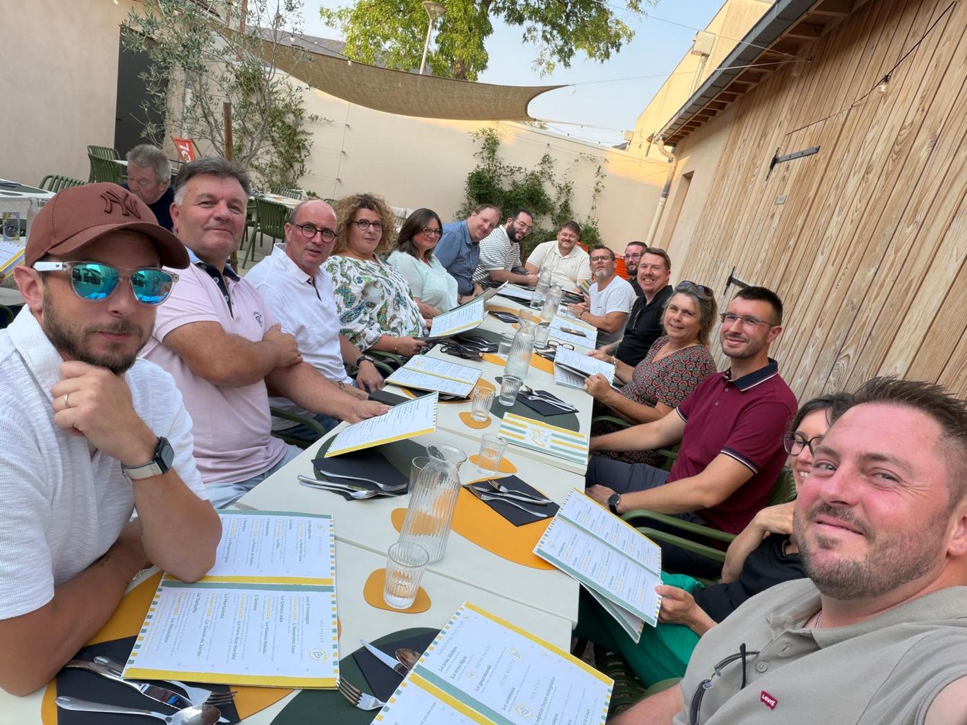 Les membres du Club d'Affaires Gâtinais réunis autour d'une table